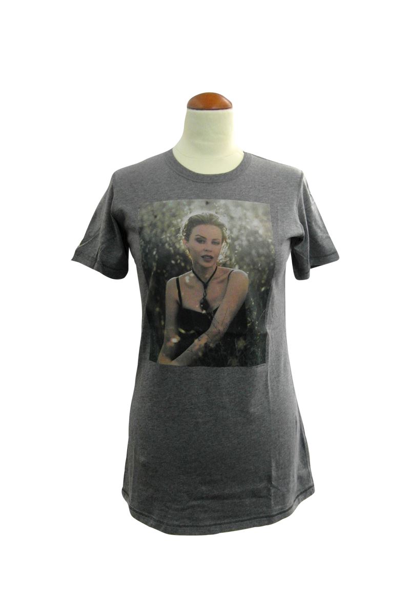 https://bo.fuzao.com.pt/FileUploads/Produtos/fuzao_dg_t-shirt-kylie-minogue_b011d02_01.jpg