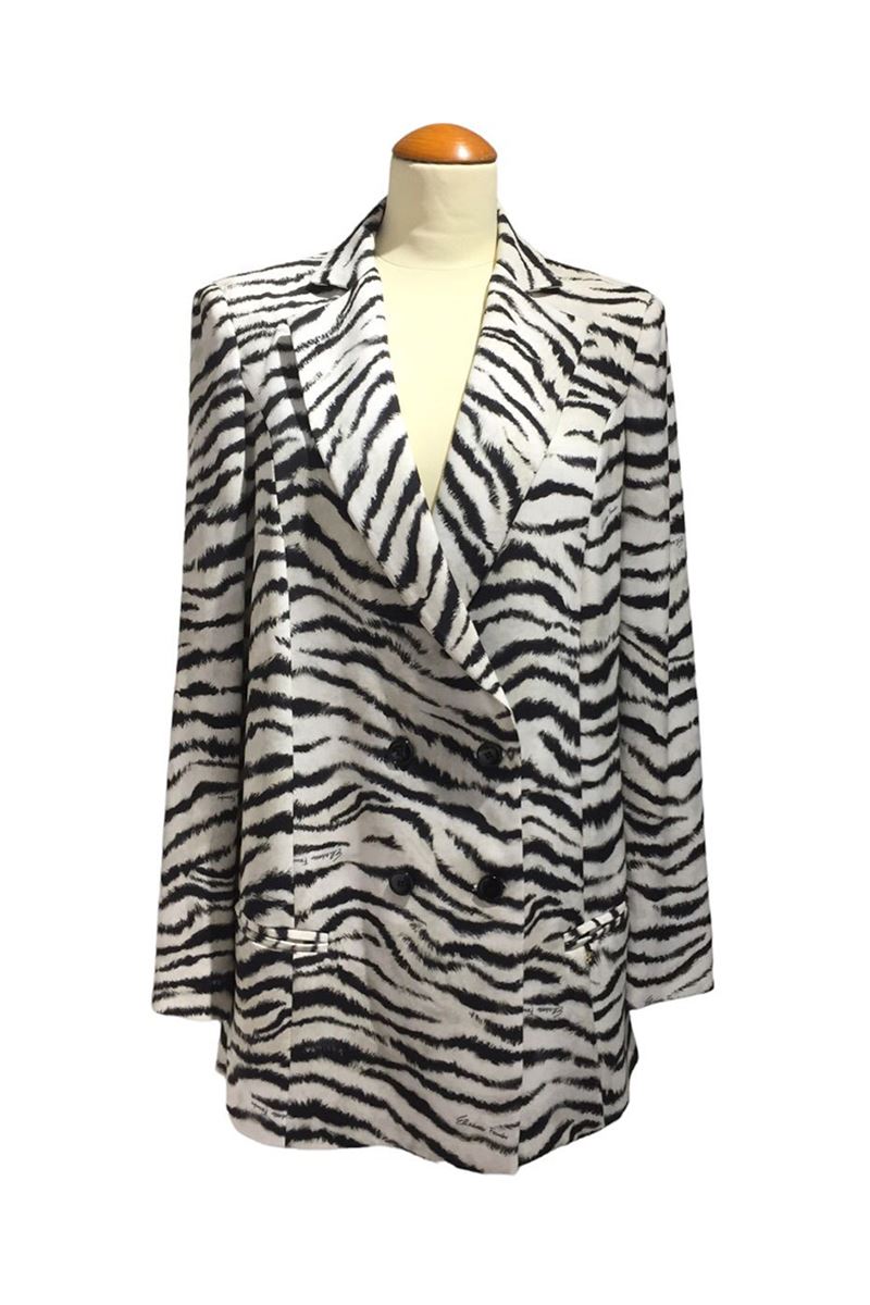 https://bo.fuzao.com.pt/FileUploads/Produtos/fuzao_elisabetta-franchi_casaco-estampado-zebra_d024v36_01.jpeg.jpg