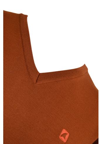 https://bo.fuzao.com.pt/FileUploads/Produtos/fuzao_fragata_camisola_f460913_laranja_04_thumb.jpg