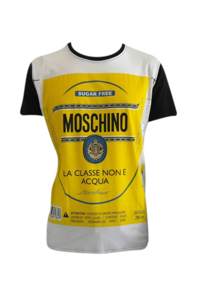 https://bo.fuzao.com.pt/FileUploads/produtos/homem/vestuario/tshirts/fuzao_moschino_tshirt_estampada_l310099_1_2ilnx5kl.jpg