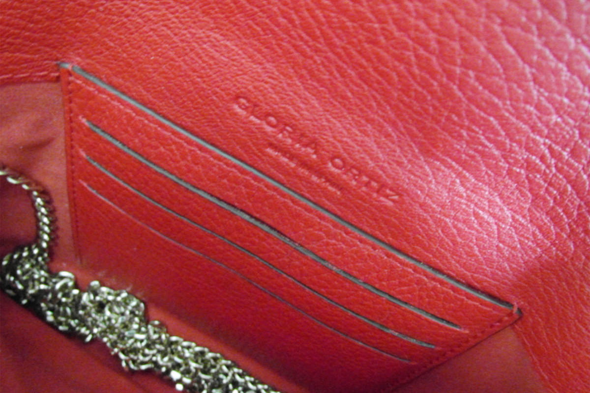 https://bo.fuzao.com.pt/FileUploads/produtos/senhora/acessorios/carteiras/fuzao_gloria-ortiz_mala-clutch-_mal0058_06.jpg