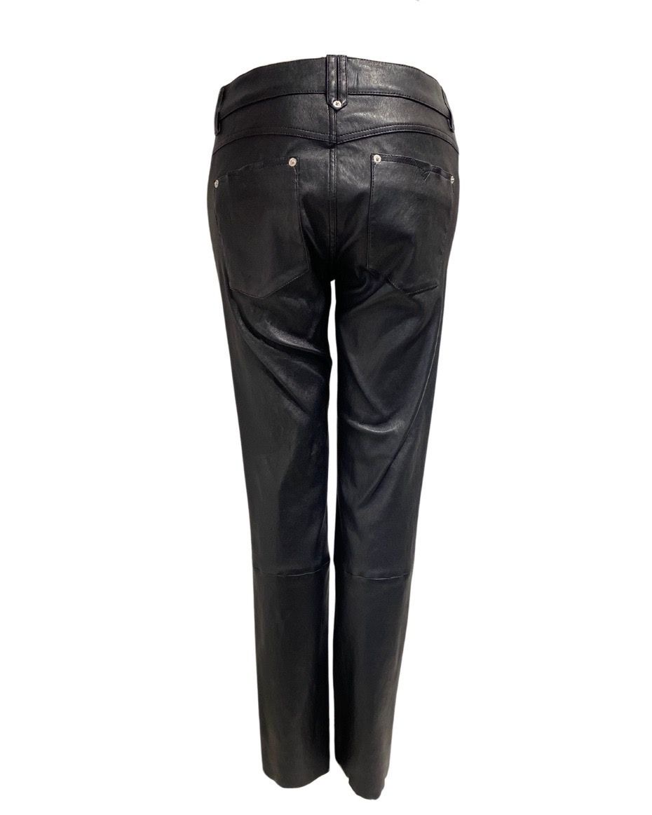 https://bo.fuzao.com.pt/FileUploads/produtos/senhora/vestuario/calcas/fuzao_diesel_calcapelecordeiro_d00sia2.jpeg