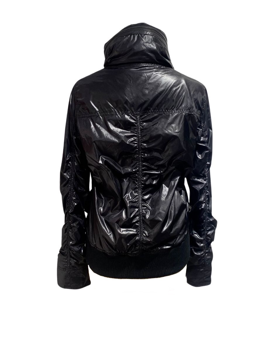 https://bo.fuzao.com.pt/FileUploads/produtos/senhora/vestuario/casacos/fuzao_calvinklein_impermeavel_cwl468nm9993_gex0f0pb.JPG